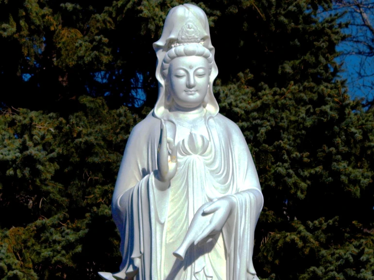 Niệm danh Bồ-tát cứu khổ nạn